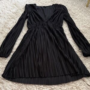 Zara Black Pleated V-Neck Long Sleeve Dress